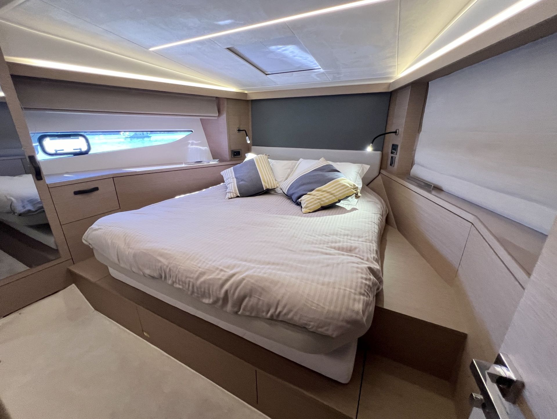 slider 10 Prestige Yachts Prestige 420 Fly